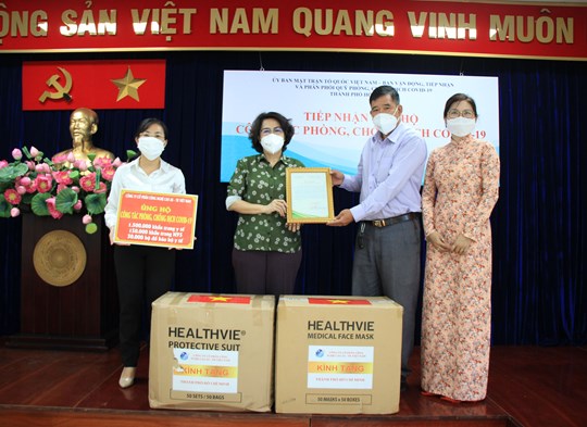 Hundreds of thousands of medical face masks transferred to Ho Chi Minh City